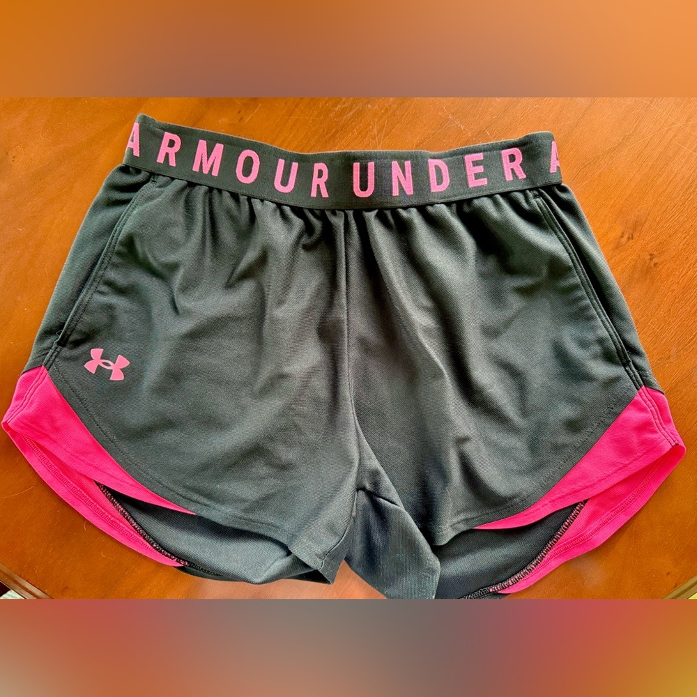 Under Armour Women's Athletic Shorts in Black and Pink, XS, heatgear.